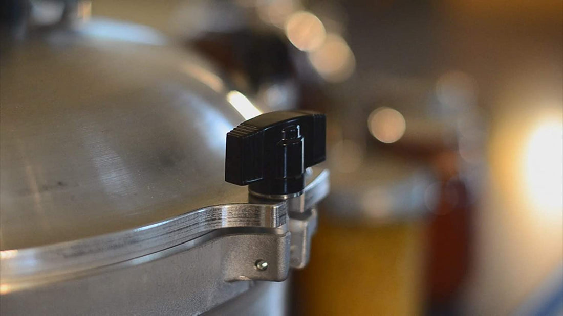 All American - 10.5 QT Pressure Canner / Pressure Cooker - 910