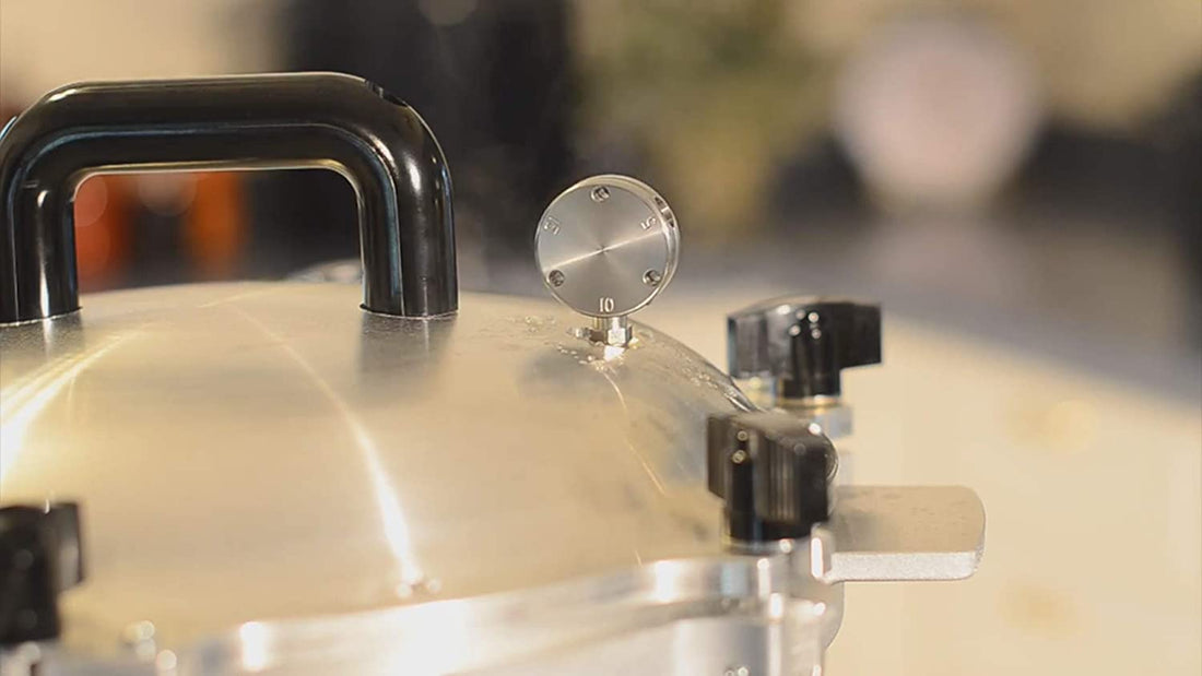 All American - 15.5 QT Pressure Canner / Pressure Cooker with 1 Rack - 915