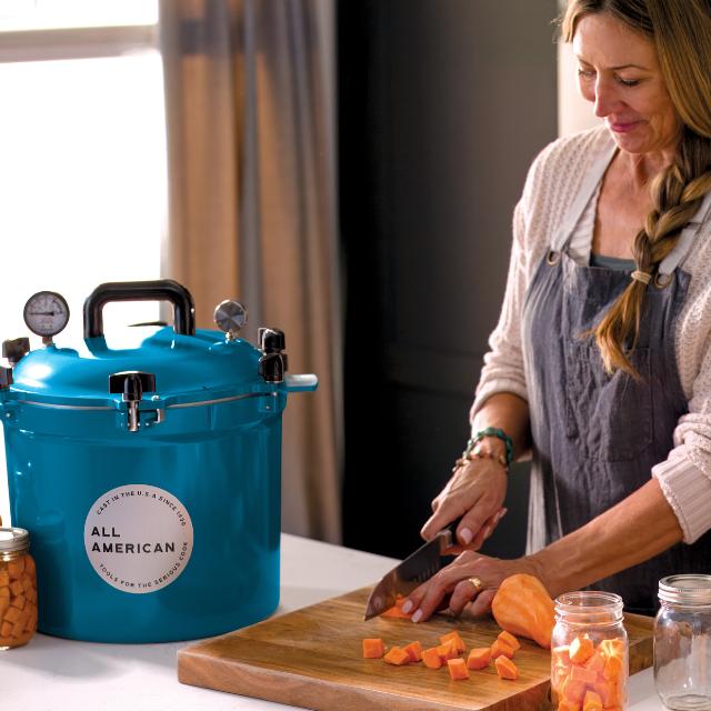 All American - 21.5 QT Berry Blue Pressure Canner / Pressure Cooker - 921BL