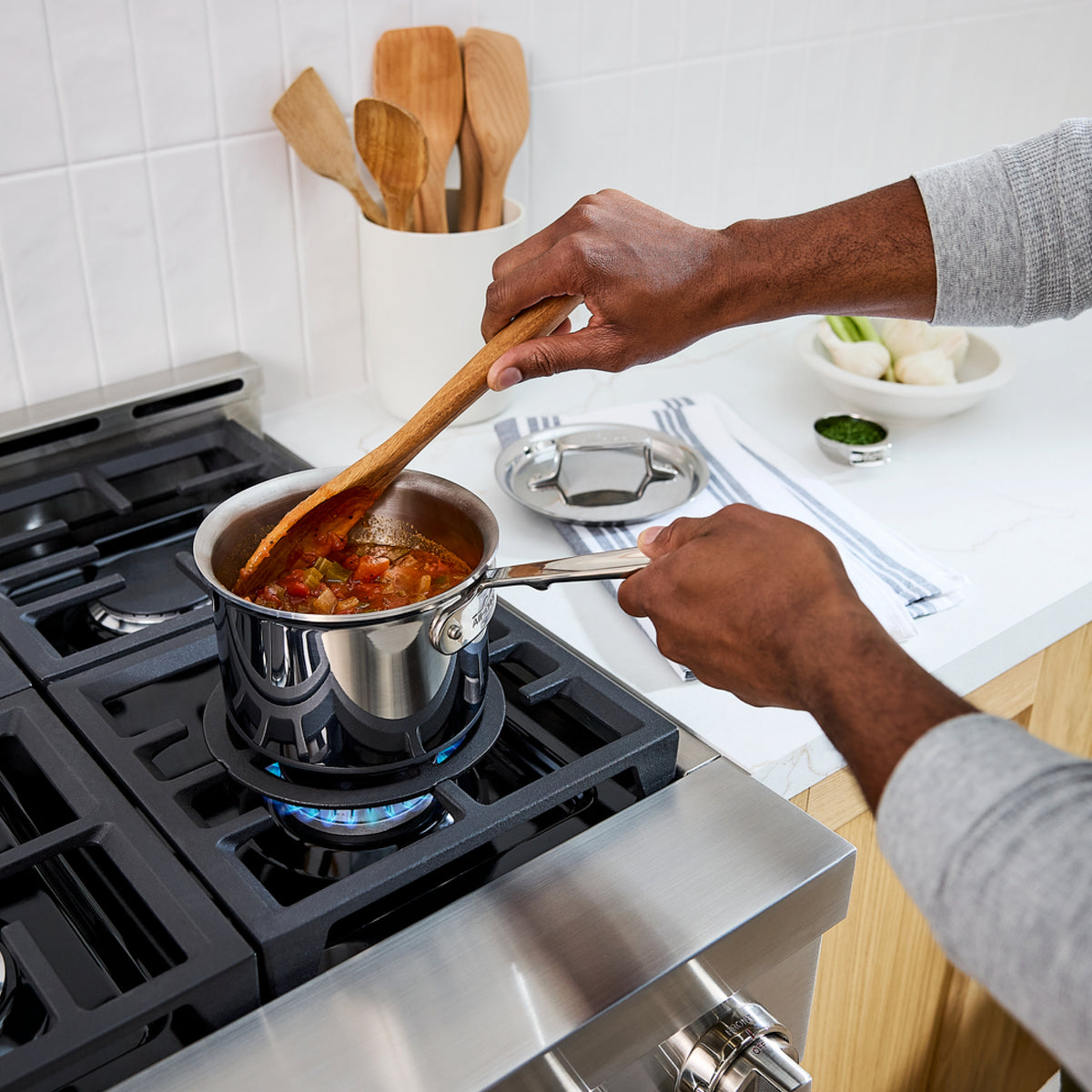 All-Clad - 2 QT D5 Polished 5-ply Bonded Saucepan with Lid - SD55202