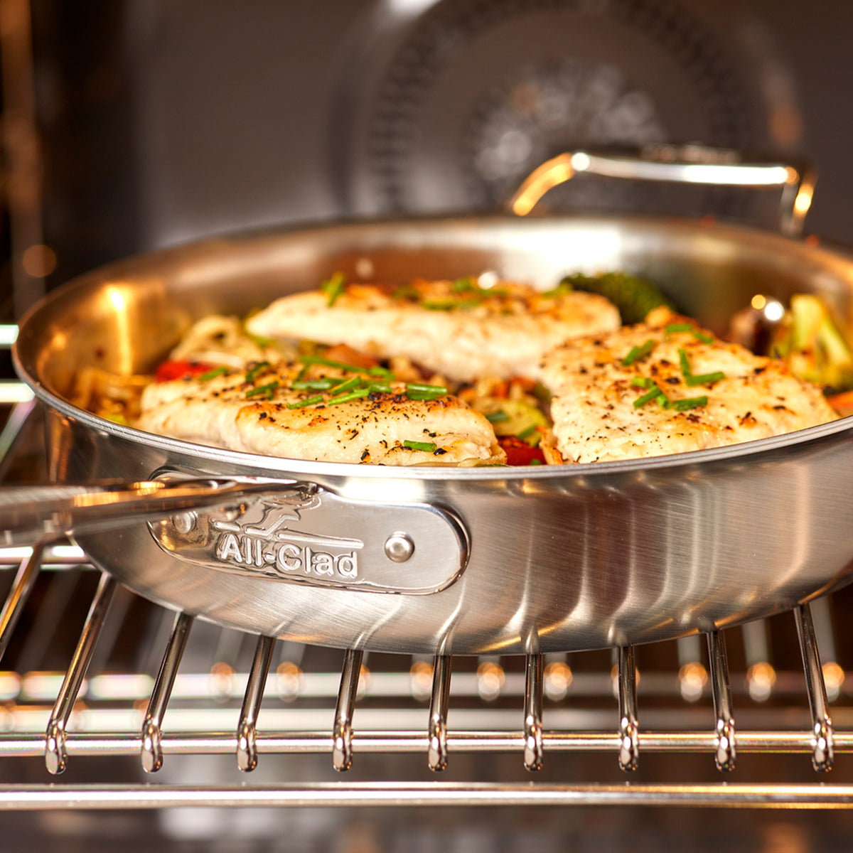 All-Clad - 4 QT D5 Polished 5-ply Bonded Essential Pan with Lid - SD551211