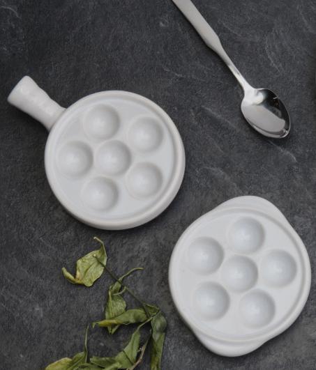 Browne - White Snail Plate with Ribbed Handle - 744042