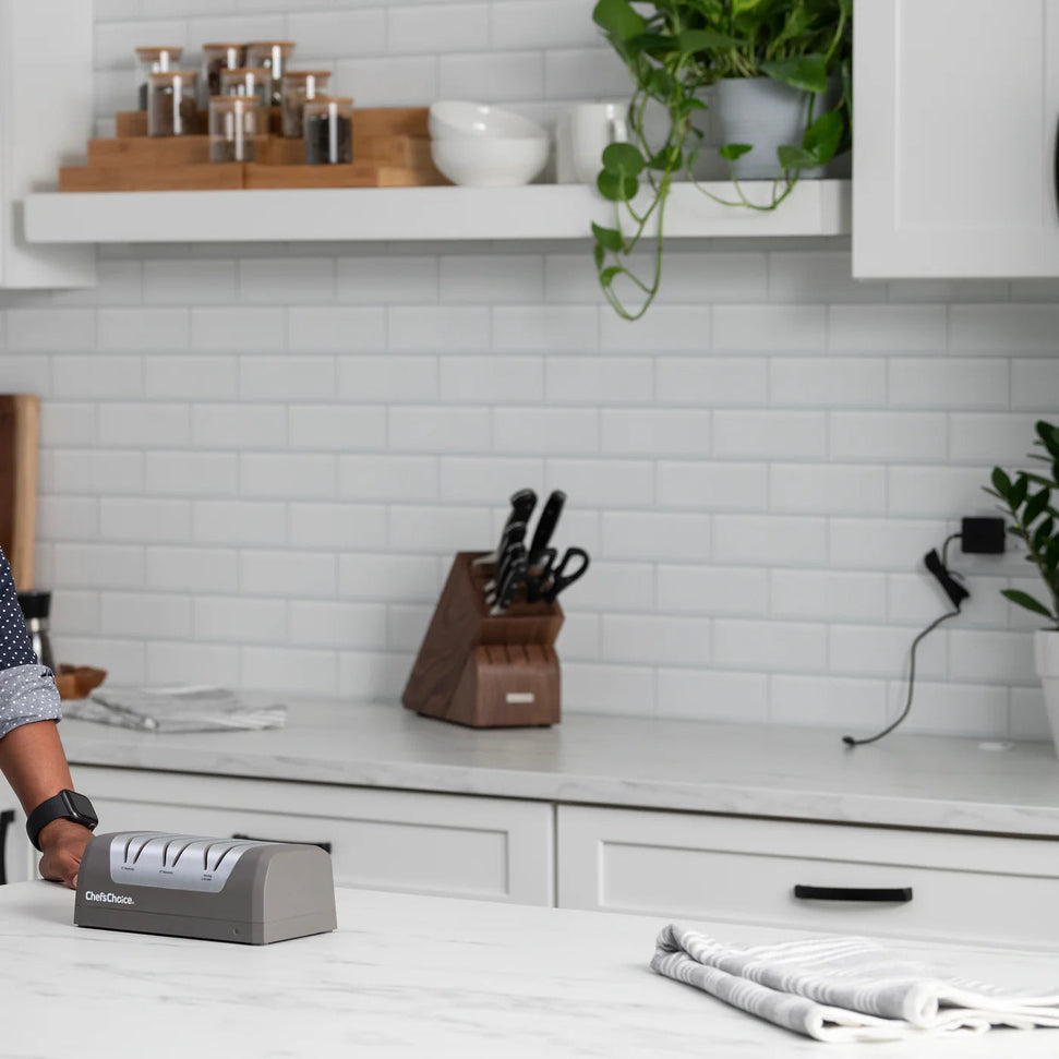 Chef's Choice - Grey Rechargeable Three-Stage 20° Dizor AngleSelect DC 1520 Electric Knife Sharpener, Gift Box - SHC52BGY11