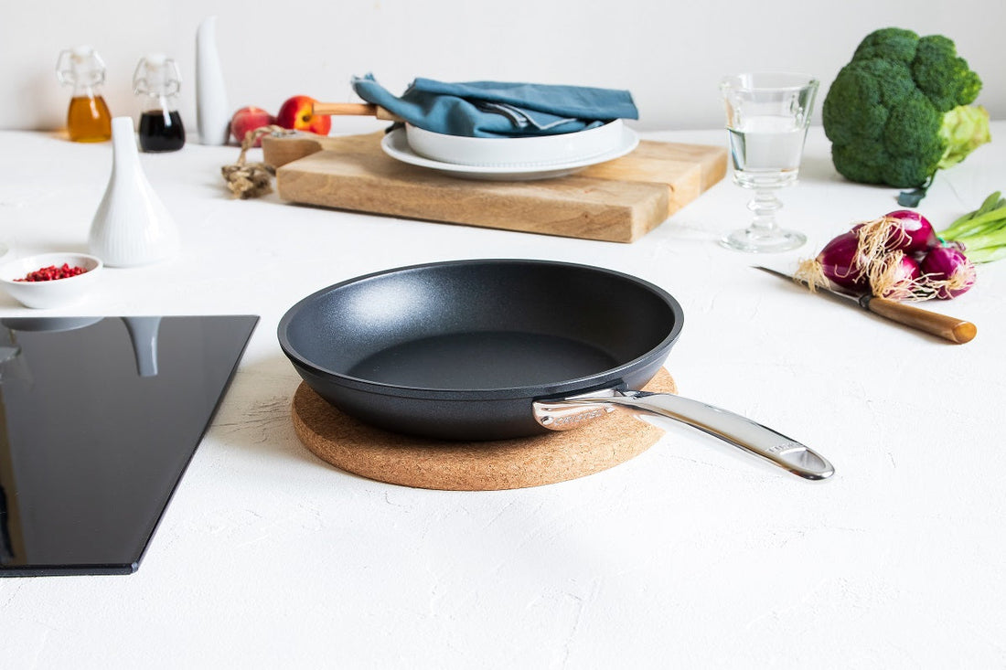 Cristel - 12'' Non-stick Frying Pan with Fixed Handle Castel'Pro Ultralu Collection - P30CPFAE