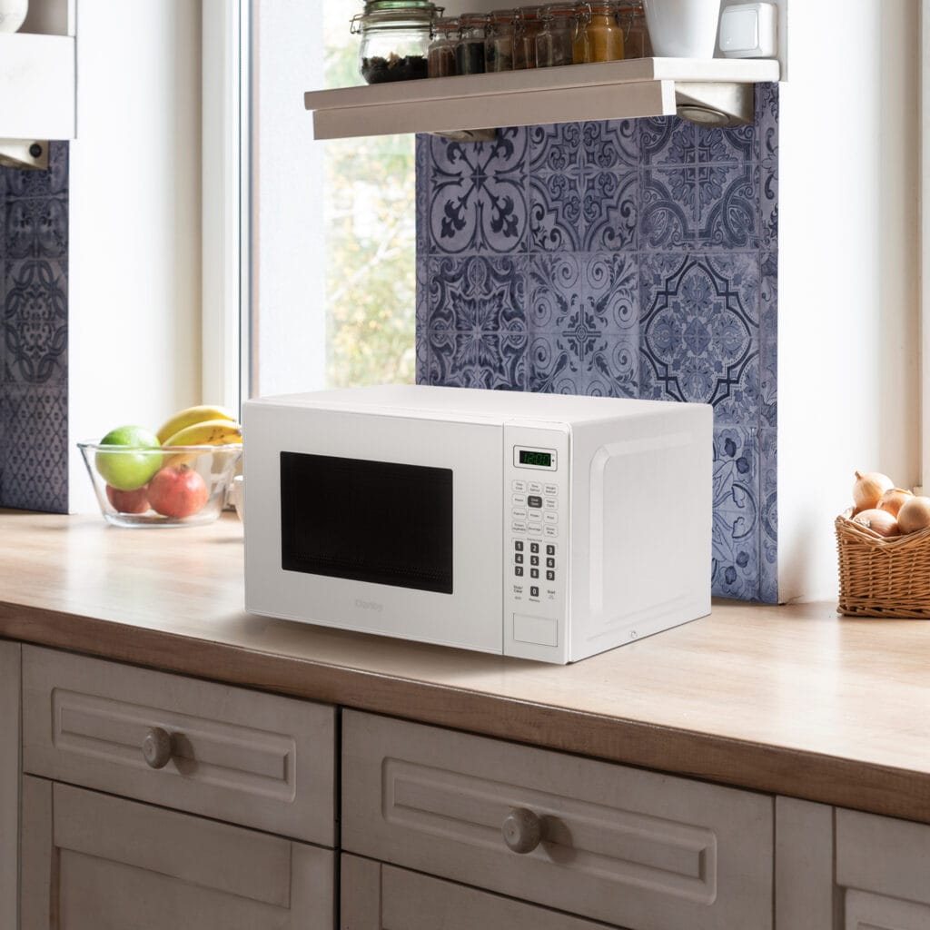 Danby - 0.7 cu.ft. White Countertop Microwave - DBMW0721BWW