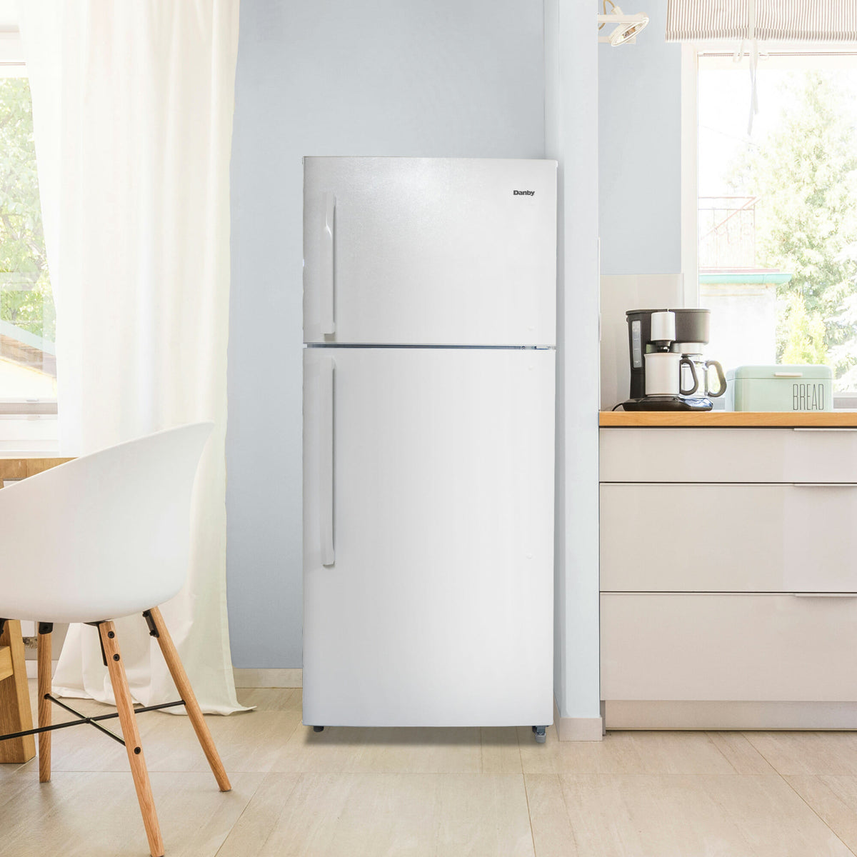 Danby - 18.1 cu.ft. Top Mount Apartment Size Fridge in White - DFF180E1WDB