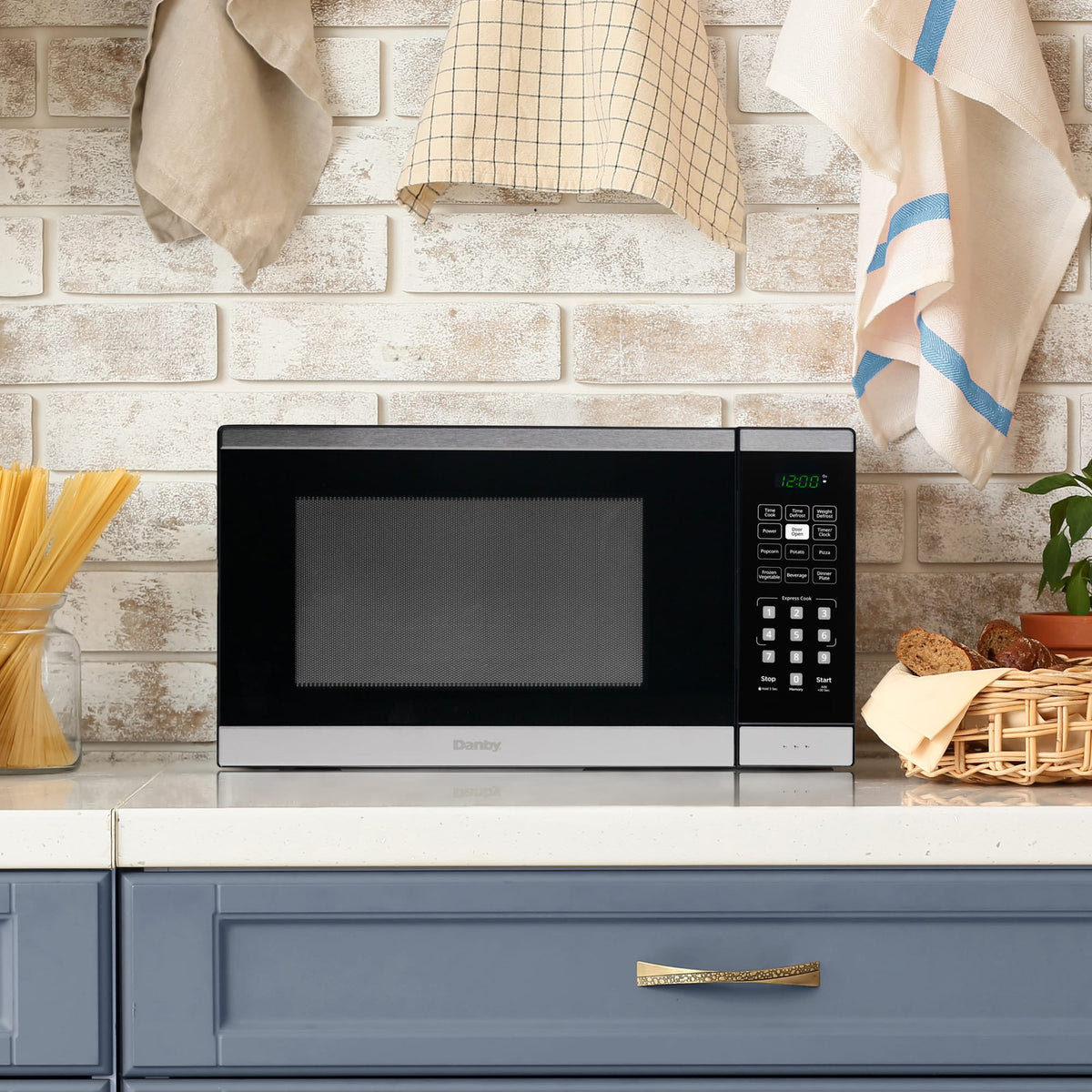 Danby - 1.1 cu.ft. Black & Stainless Steel Countertop Microwave - DBMW1126BBS