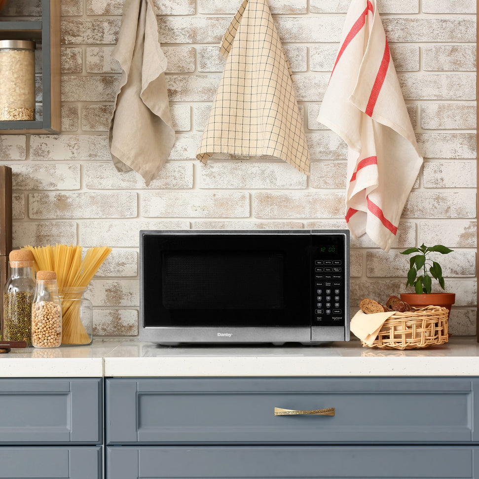 Danby - 1.3 cu.ft. Stainless Steel Multifunction Countertop Microwave with Air Fry - DBMW1361ABSS