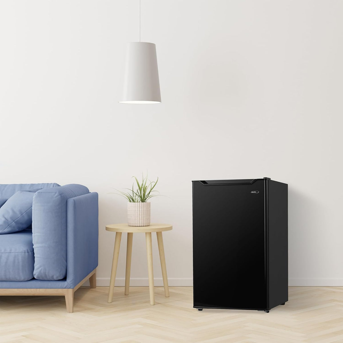 Danby - 3.2 cu. ft Black Compact Fridge - DAR032B2BM
