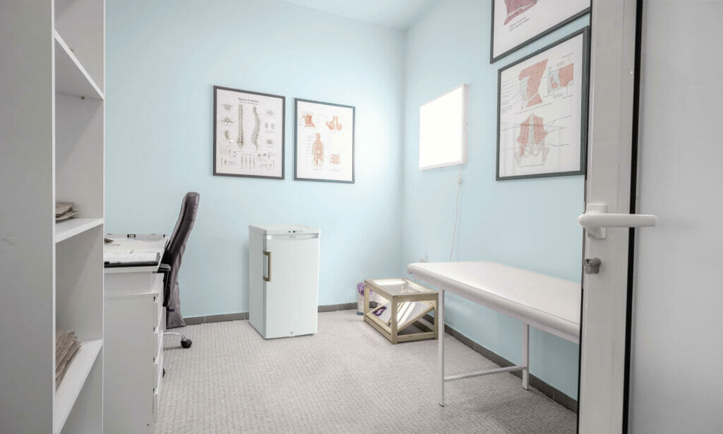 Danby - 3.2 cu.ft. White Medical Fridge with Digital Data Logger - DH032A1W-D