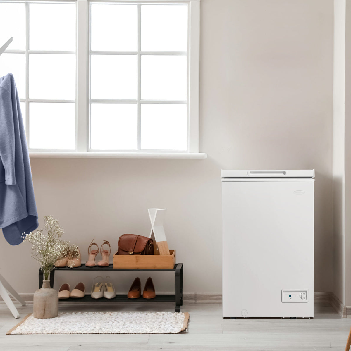 Danby - 3.5 cu. ft. Square Model Chest Freezer In White - DCF035A6WM