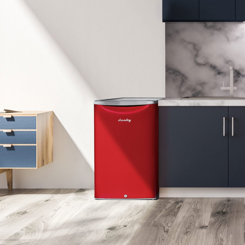 Danby - 4.4 cu.ft. Contemporary Classic Metallic Red Compact Fridge - DAR044A6LDB