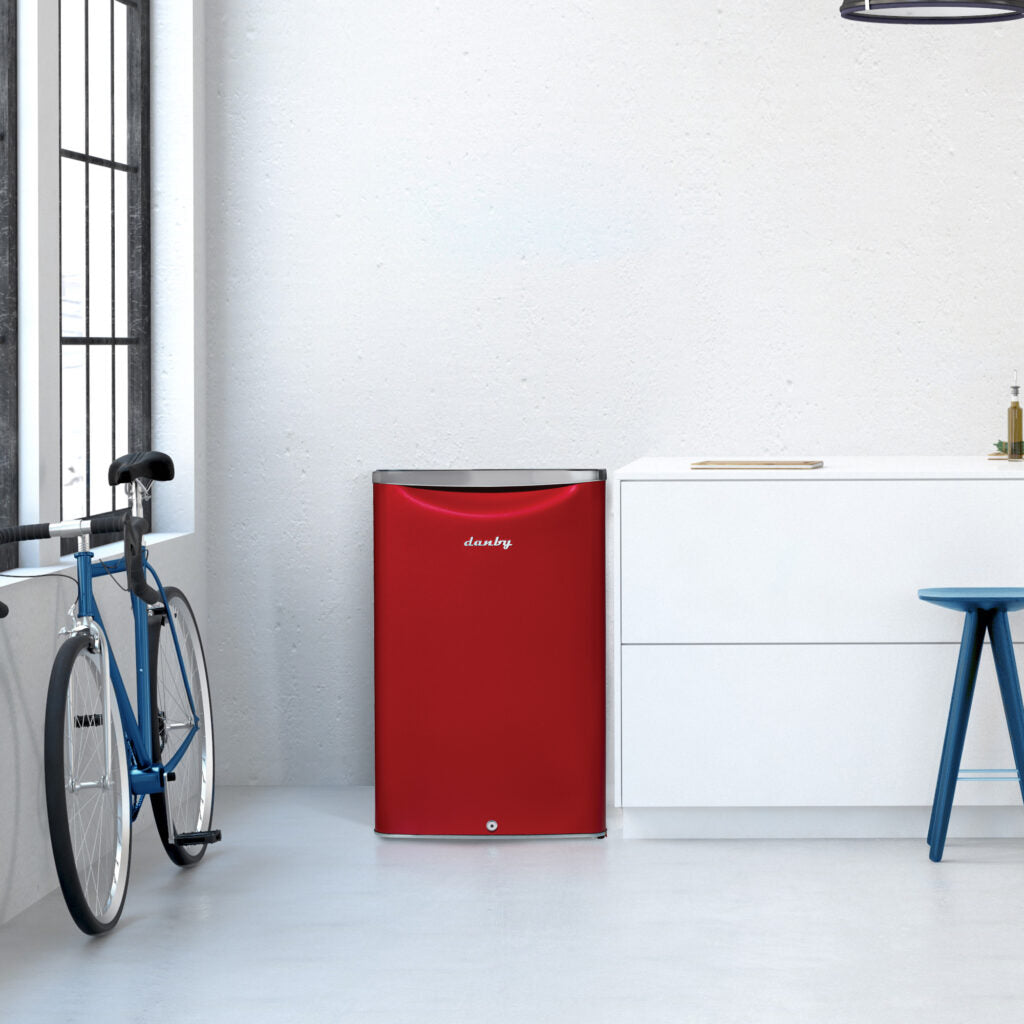 Danby - 4.4 cu.ft. Contemporary Classic Metallic Red Compact Fridge - DAR044A6LDB