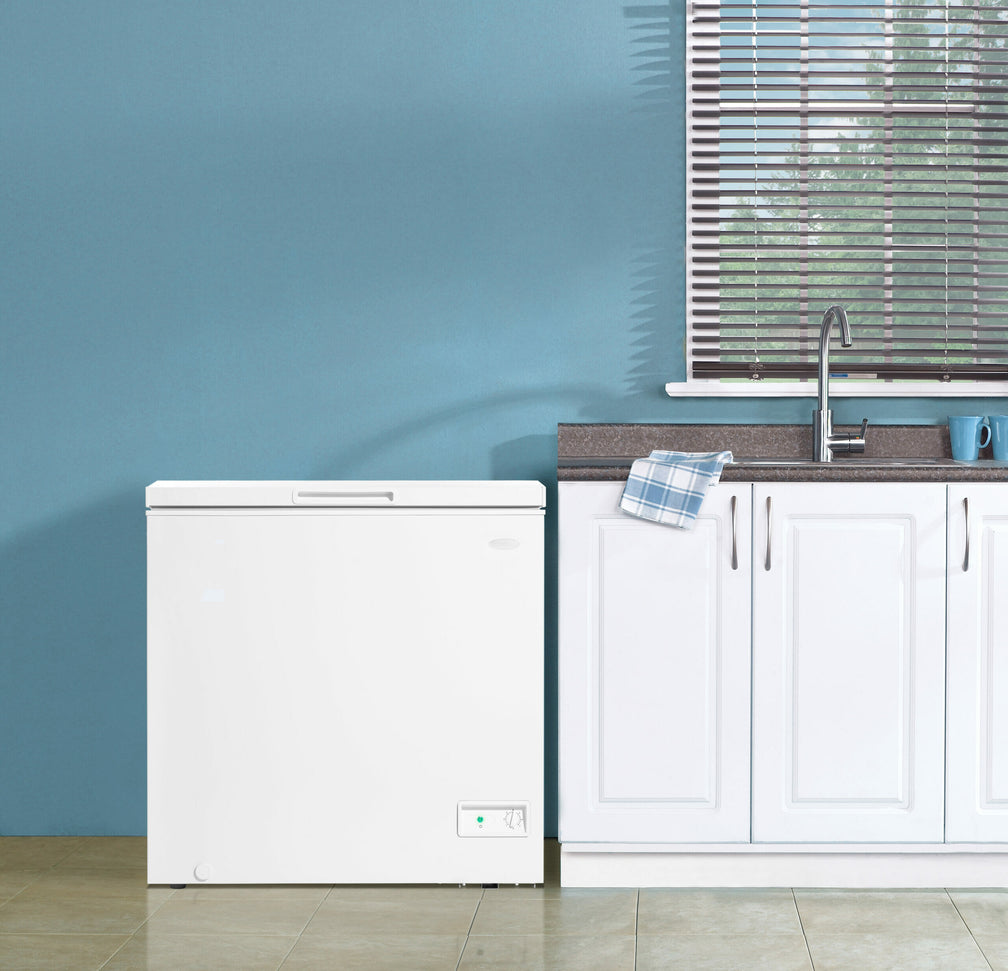 Danby - 7 cu. ft. Square Model Chest Freezer In White - DCF070A6WM