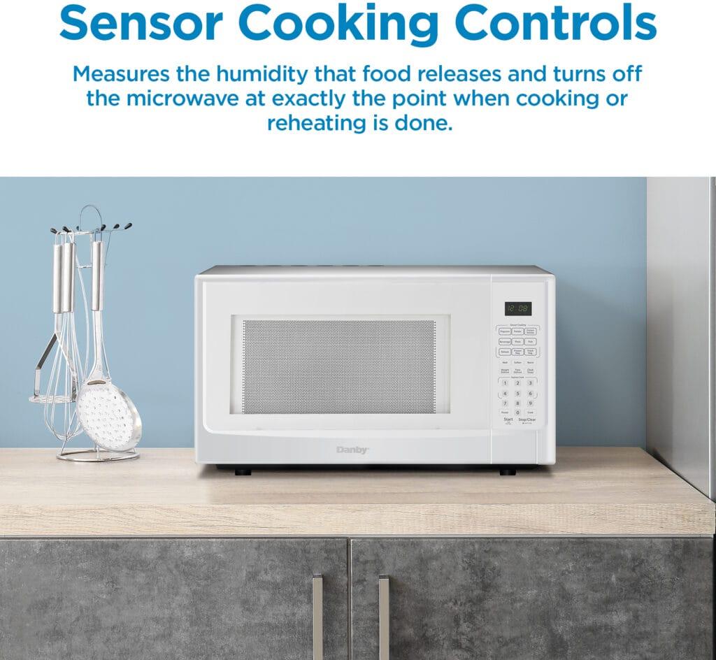 Danby - Designer 1.4 cu. ft. Sensor (Cooking) White Microwave - DDMW01440WG1