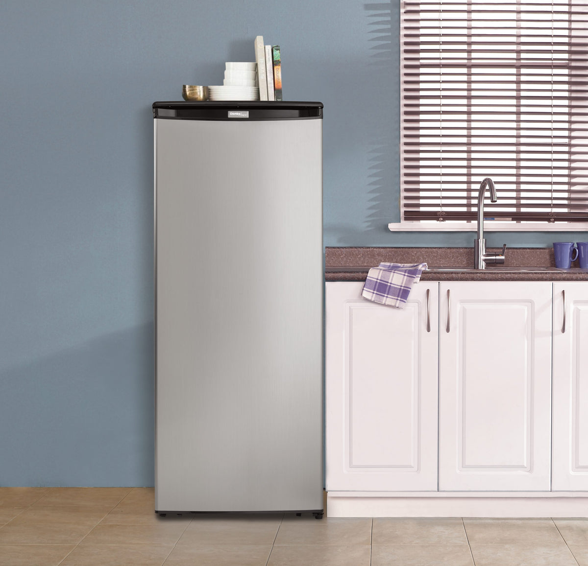 Danby - Designer 8.5 cu. ft. Upright Freezer in Stainless Steel - DUFM085A4BSLDD