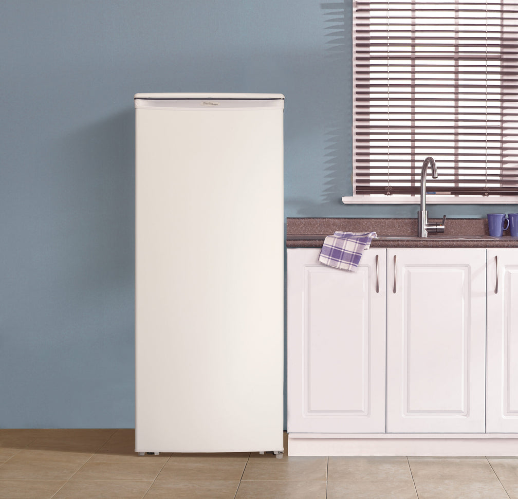 Danby - Designer 8.5 cu. ft. Upright Freezer in White - DUFM085A4WDD