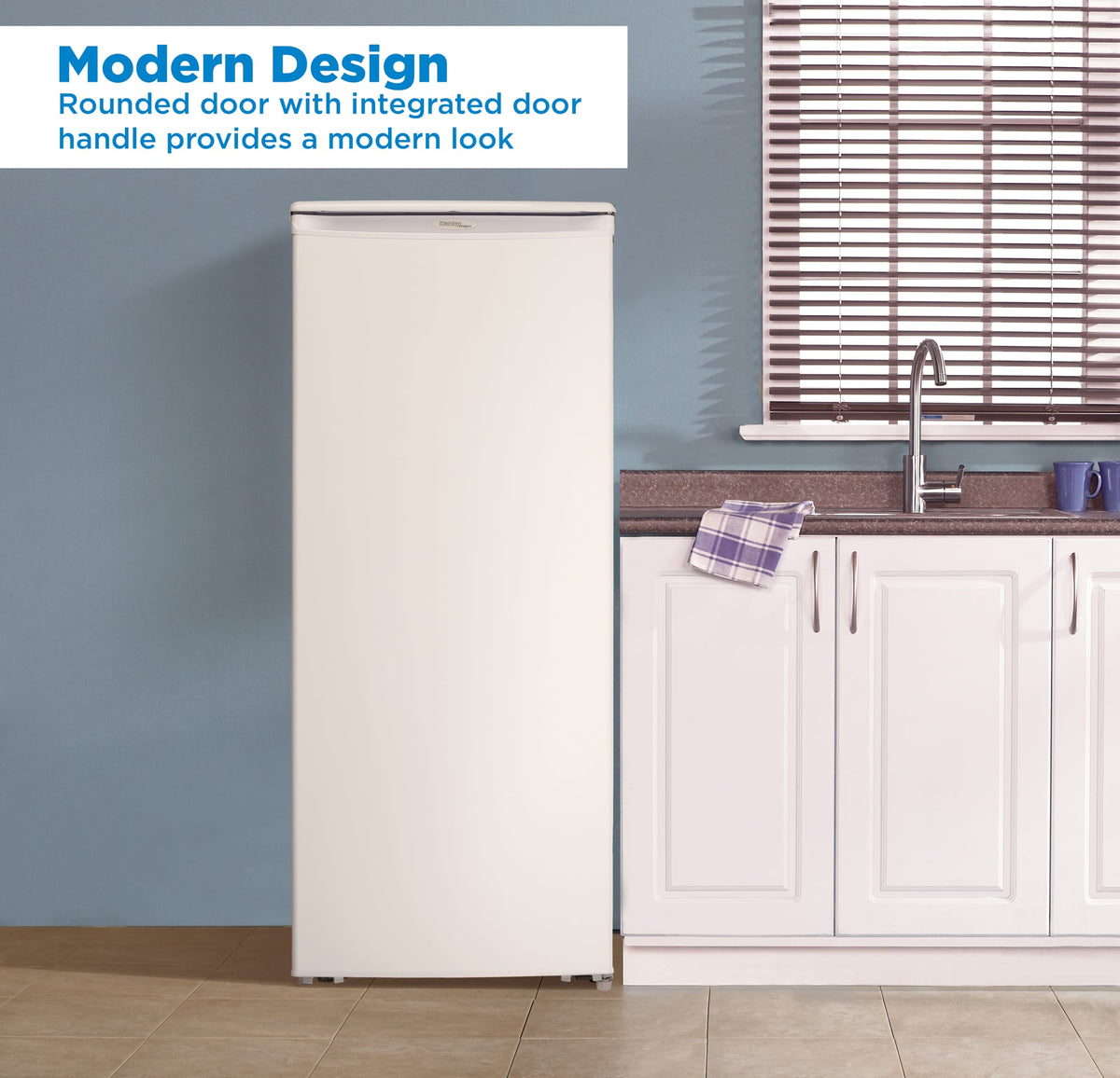 Danby - Designer 8.5 cu. ft. Upright Freezer in White - DUFM085A4WDD