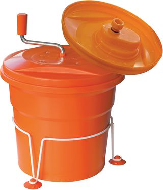 Dynamic - 17" Manual Salad Spinner with Sealed Cover Lid - E004.B