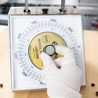 Edlund - Four Star Series Deluxe 1000 g Metric Portion Scale with 8 1/2" x 9" Platform - RMD-1000