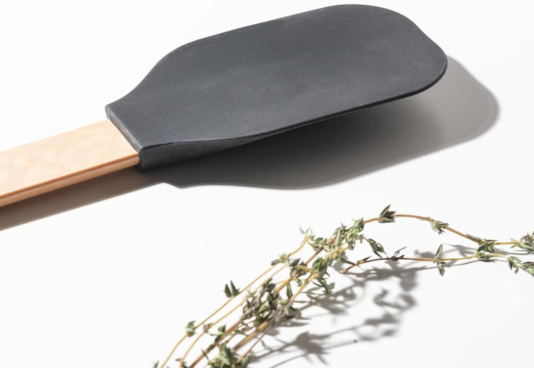 Epicurean - 13.25" Silicone Series Utensils, Large Spoonula, Natural + Black with 1/4" Profile - 023-608010320