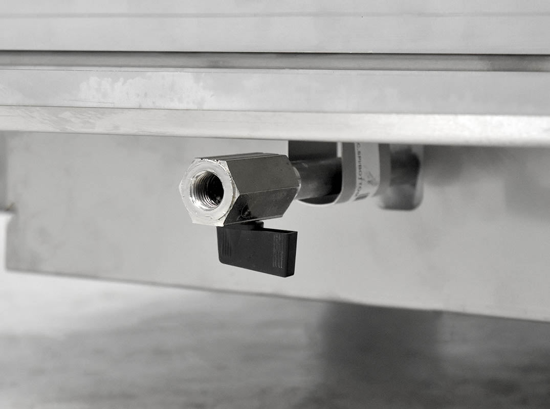 FWE - 208V Electric Cook & Hold Oven with 18 Pans Capacity - RH-18-MT (Special Order 4-6 weeks)