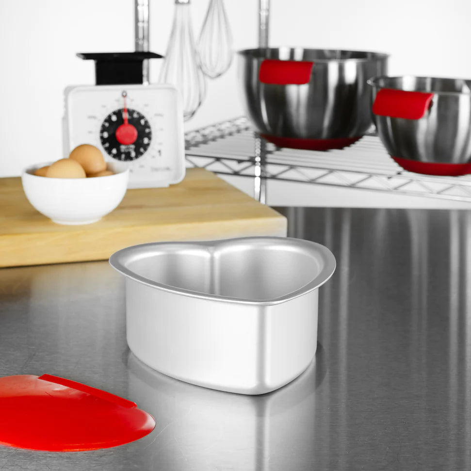 Fat Daddio's - 8" x 3" Aluminum Anodized Removable Bottom Heart Cake Pan - PHT-L83