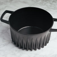 FireUp - 5.3 QT Black Cast Iron Dutch Oven (5L) - FC005