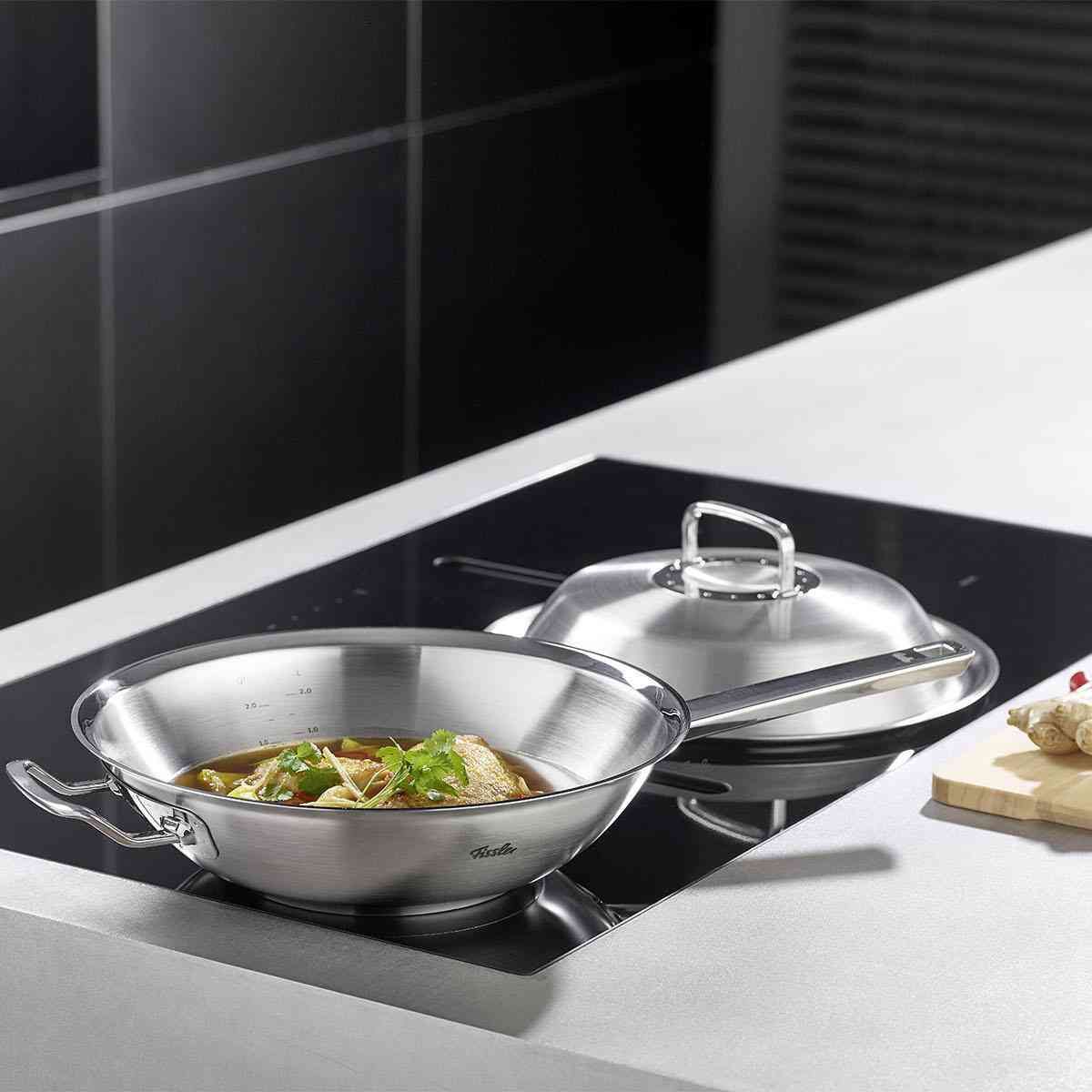 Fissler - 11.8" Original-Profi Stainless Steel Wok with Lid - 084-888-30-0000