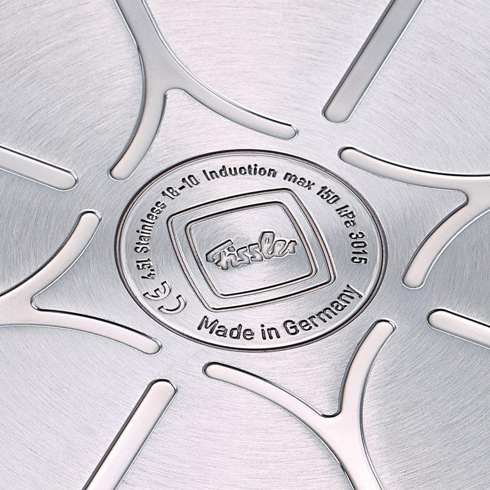 Fissler - 3.2 QT Original-Profi Serving Pan with High Dome Lid - 084-388-28-0000