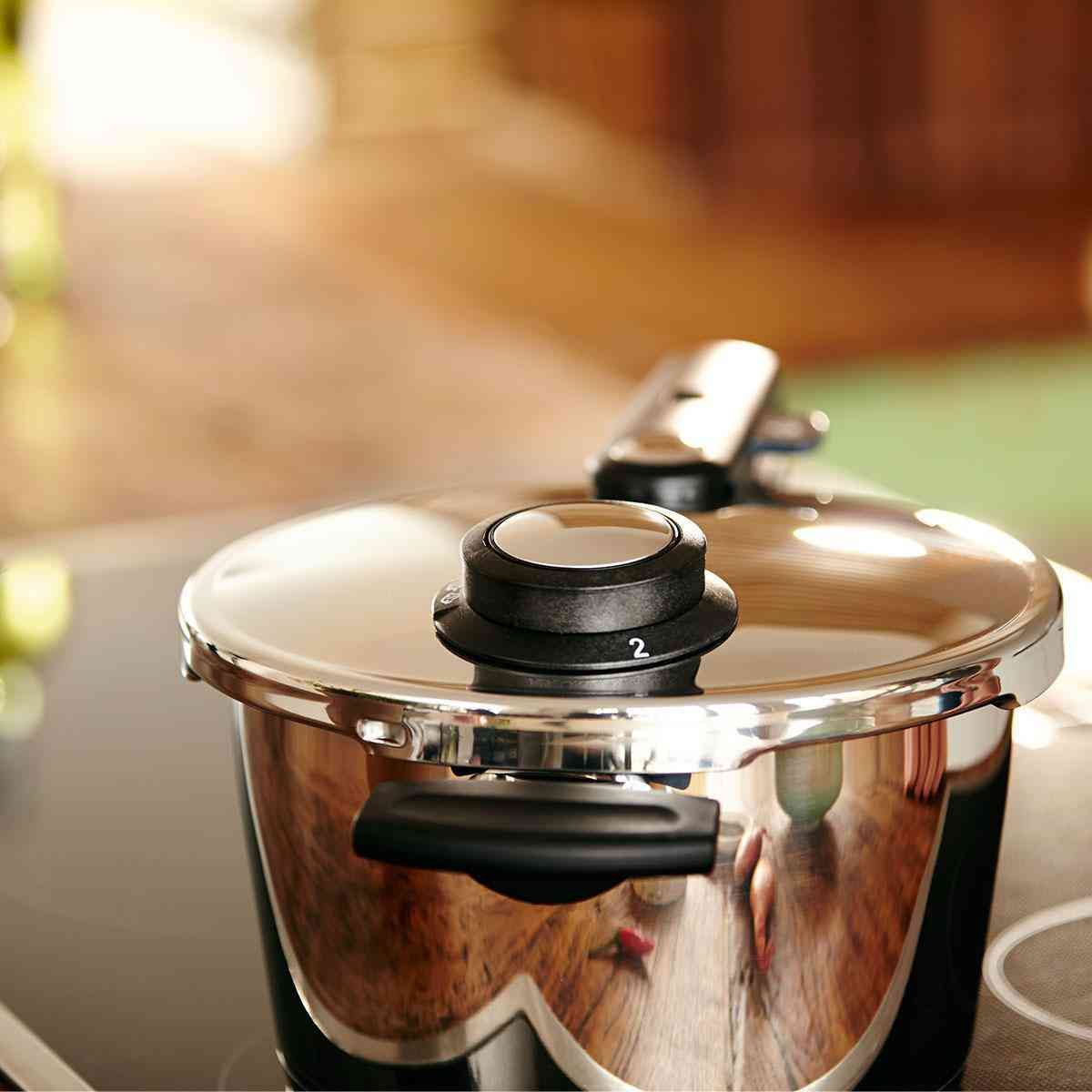 Fissler - 6.3 QT Vitavit Premium Pressure Cooker with Steamer - 622-412-06-0700