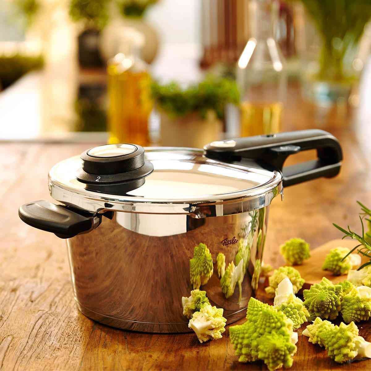 Fissler - 6.3 QT Vitavit Premium Pressure Cooker with Steamer - 622-412-06-0700