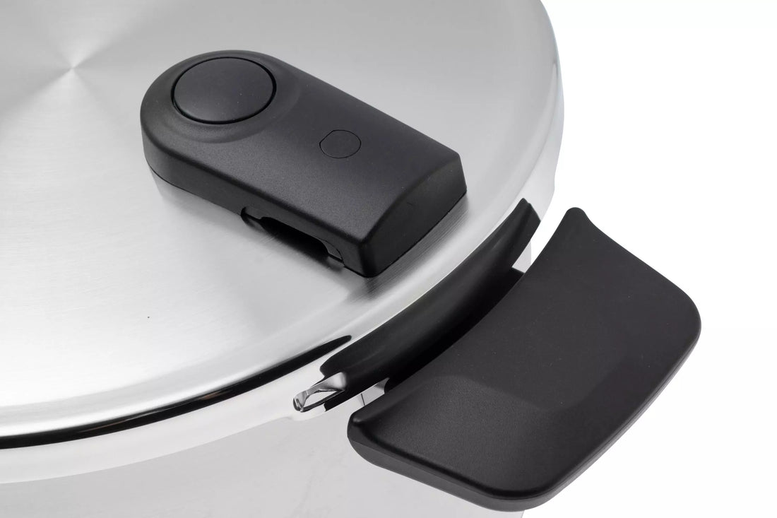 Fissler - Vitaquick® Premium 2 Pcs set, 2.6 Quart Pressure Skillet Set and 4.8 Quart Pressure Cooker - 602-410-11-0000