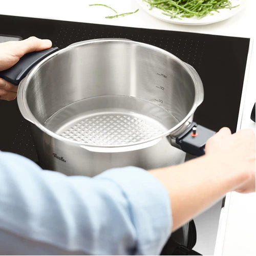 Fissler - Vitavit®Premium 2.6 Qt Pressure Skillet - 622-412-02-0000