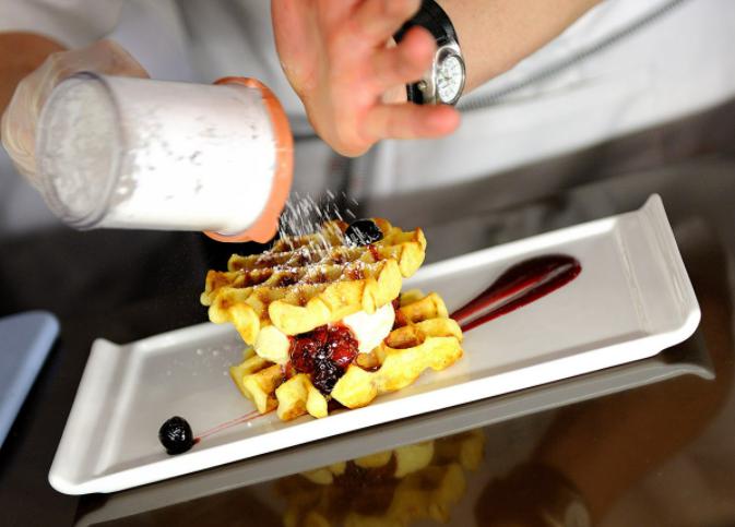 Front Of The House - Nouvelle 13" x 6.5" Bright White Rectangular Porcelain Plate, Pack of 6 - DDP017WHP22