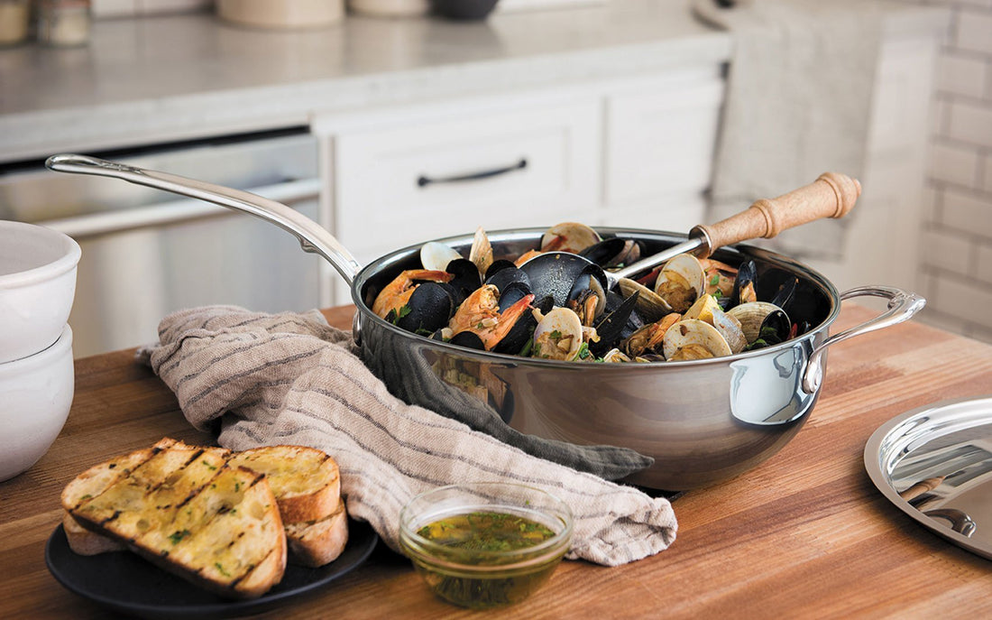 Hestan - 30 cm/5 QT NanoBond Covered Sauté with Helper Handle - 60028