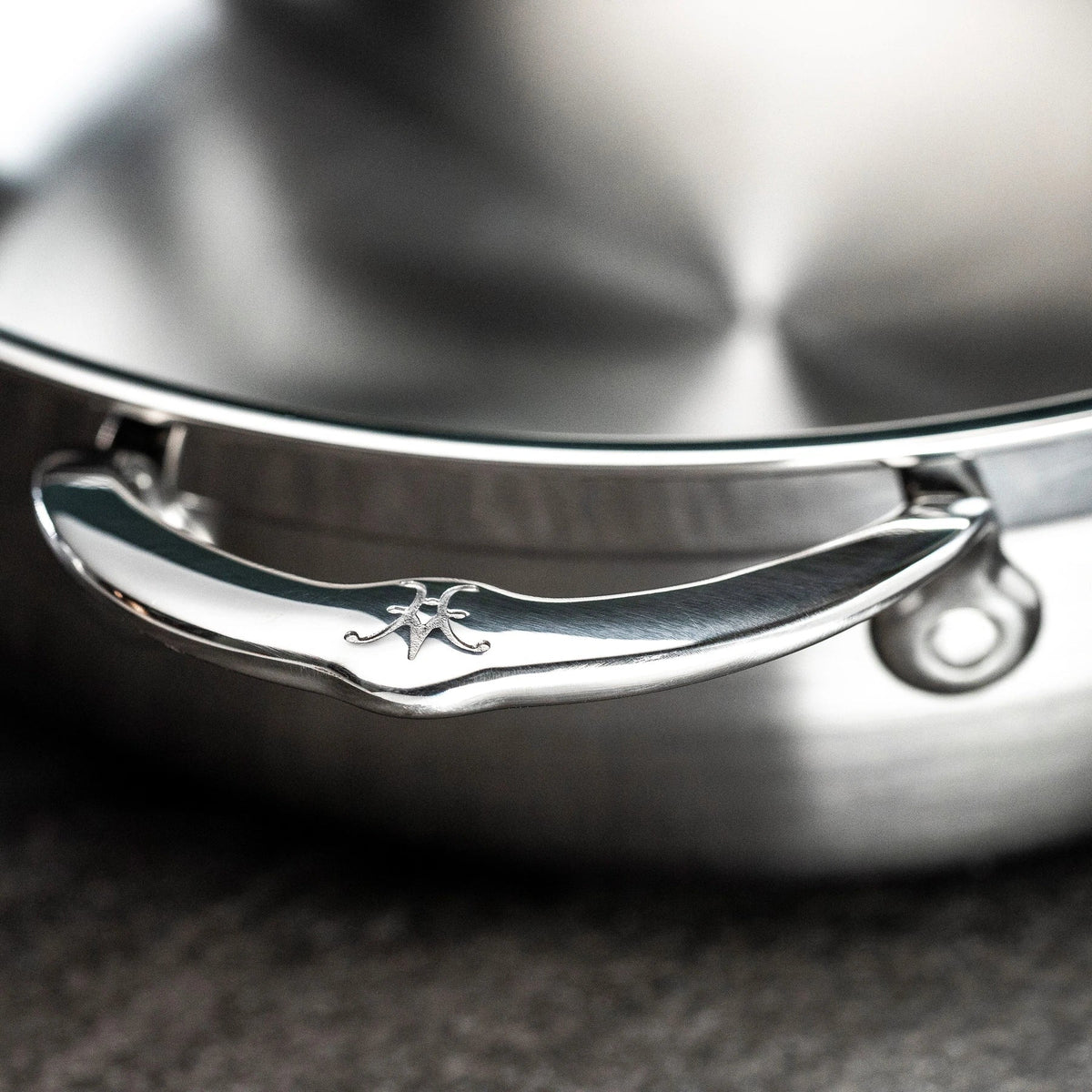 Hestan - 5 QT/28 cm ProBond Stainless Steel Covered Essential Pan with Helper Handle - 31571