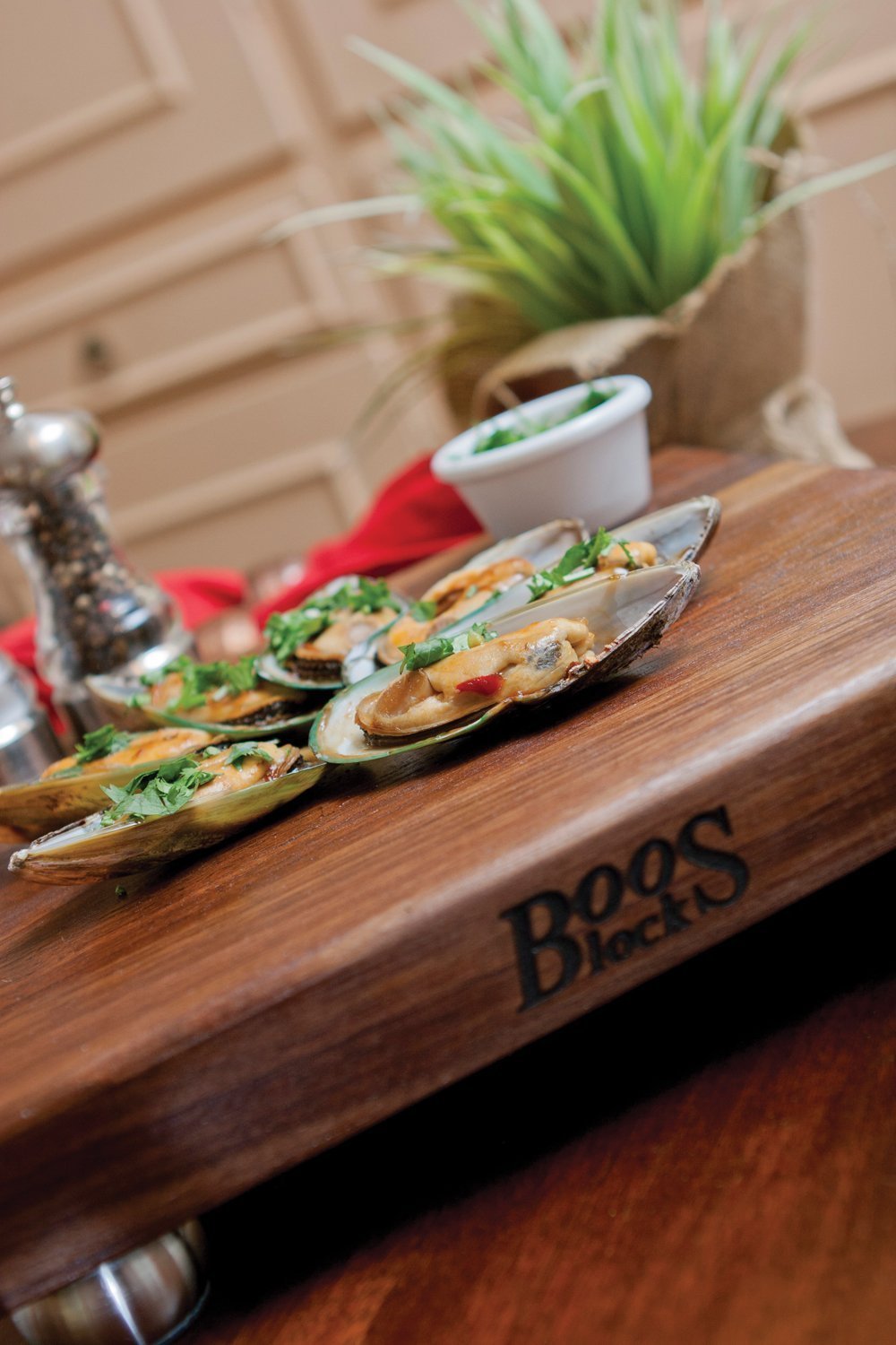 John Boos - 12" x 12" x 1.5" Gift Collection Walnut Cutting Board with Stainless Steel Feet- WAL-12SS