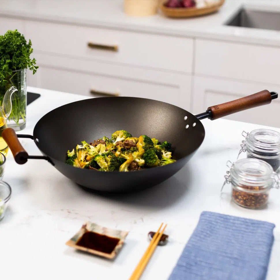 Joyce Chen - Classic Series 14" Black Carbon Steel Preseasoned Stir Fry Pan - J21-0514