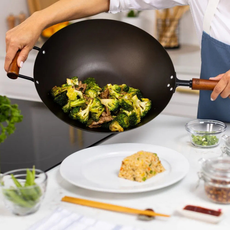Joyce Chen - Classic Series 14" Black Carbon Steel Preseasoned Stir Fry Pan - J21-0514