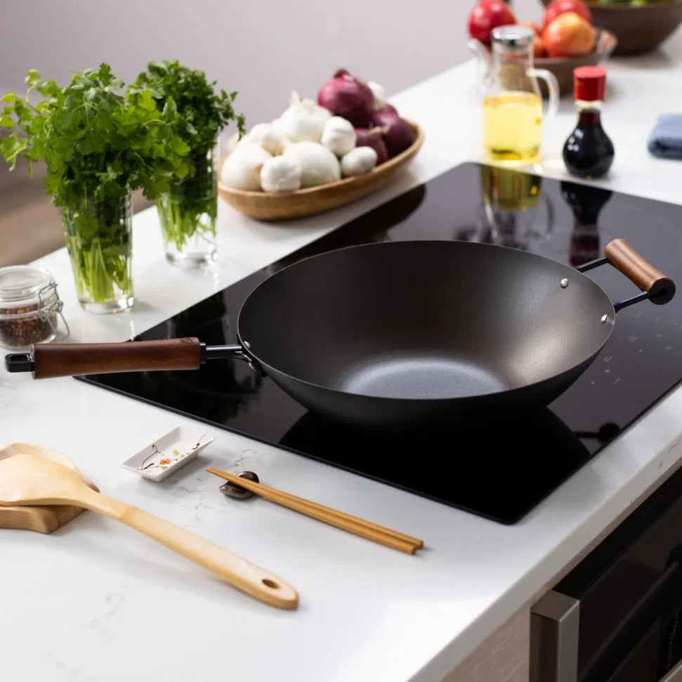 Joyce Chen - Classic Series 14" Black Carbon Steel Preseasoned Stir Fry Pan - J21-0514