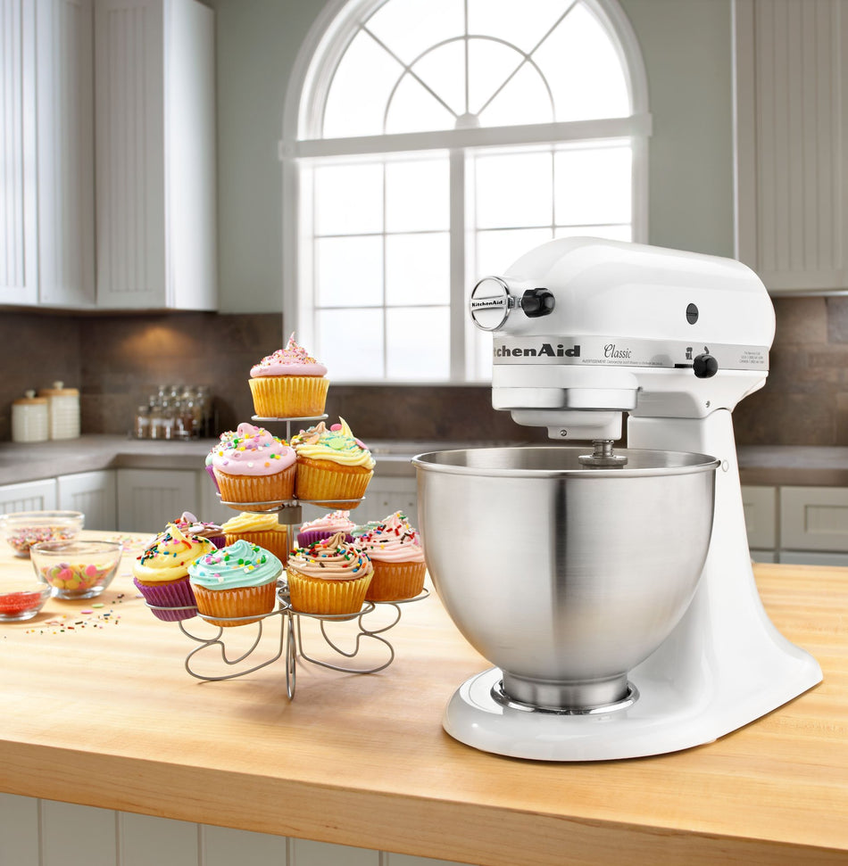 KitchenAid - 4.5 QT Classic Series White Tilt-Head Stand Mixer - K45SSWH