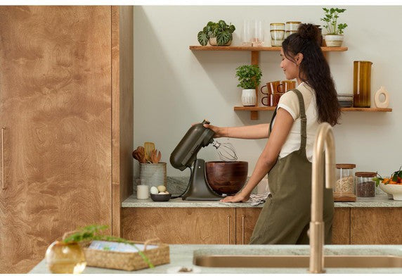 KitchenAid - 5 QT 2024 Design Series Evergreen Tilt-Head Stand Mixer - KSM180WSEG