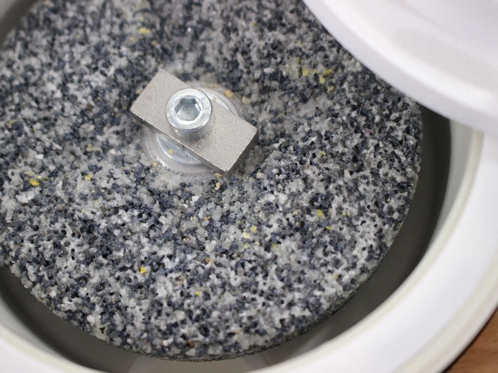 KoMo Mills - Fidibus XL Plus Beechwood Electric Mill With Cooling Fan - 05002