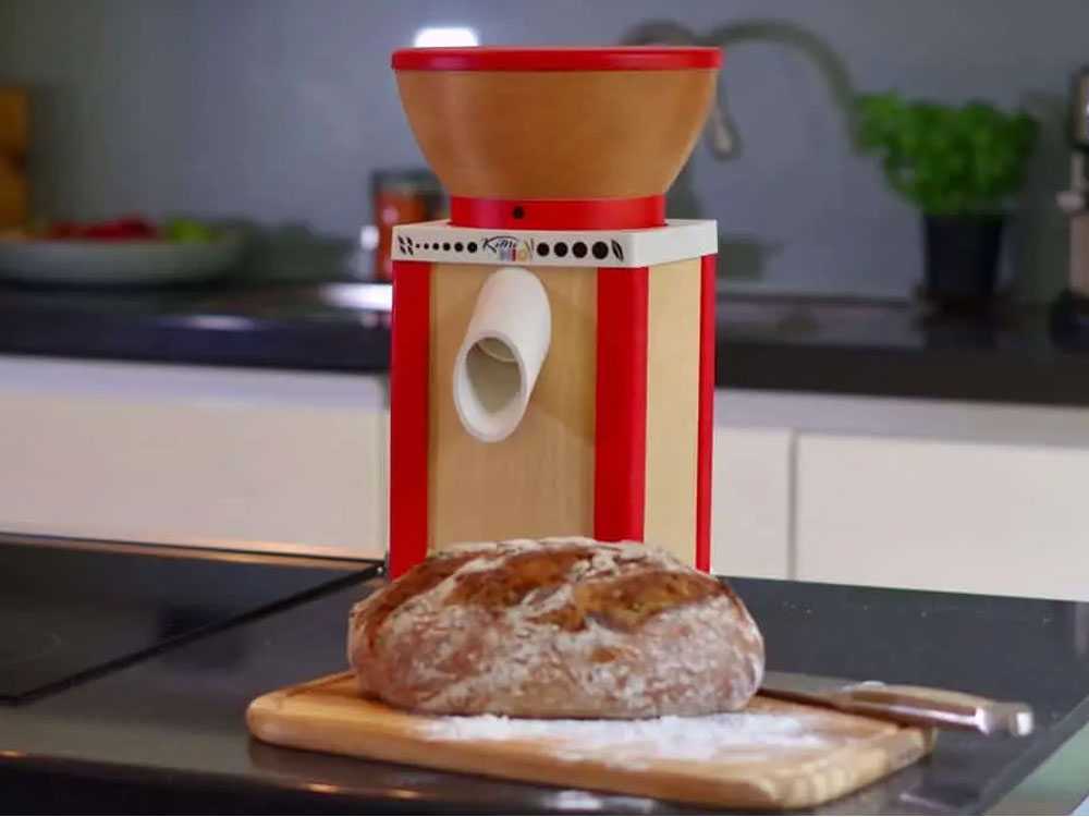 KoMo Mills - KoMo Mio Red Electric Grain Mill with Beechwood & Arboblend Housing - 02041