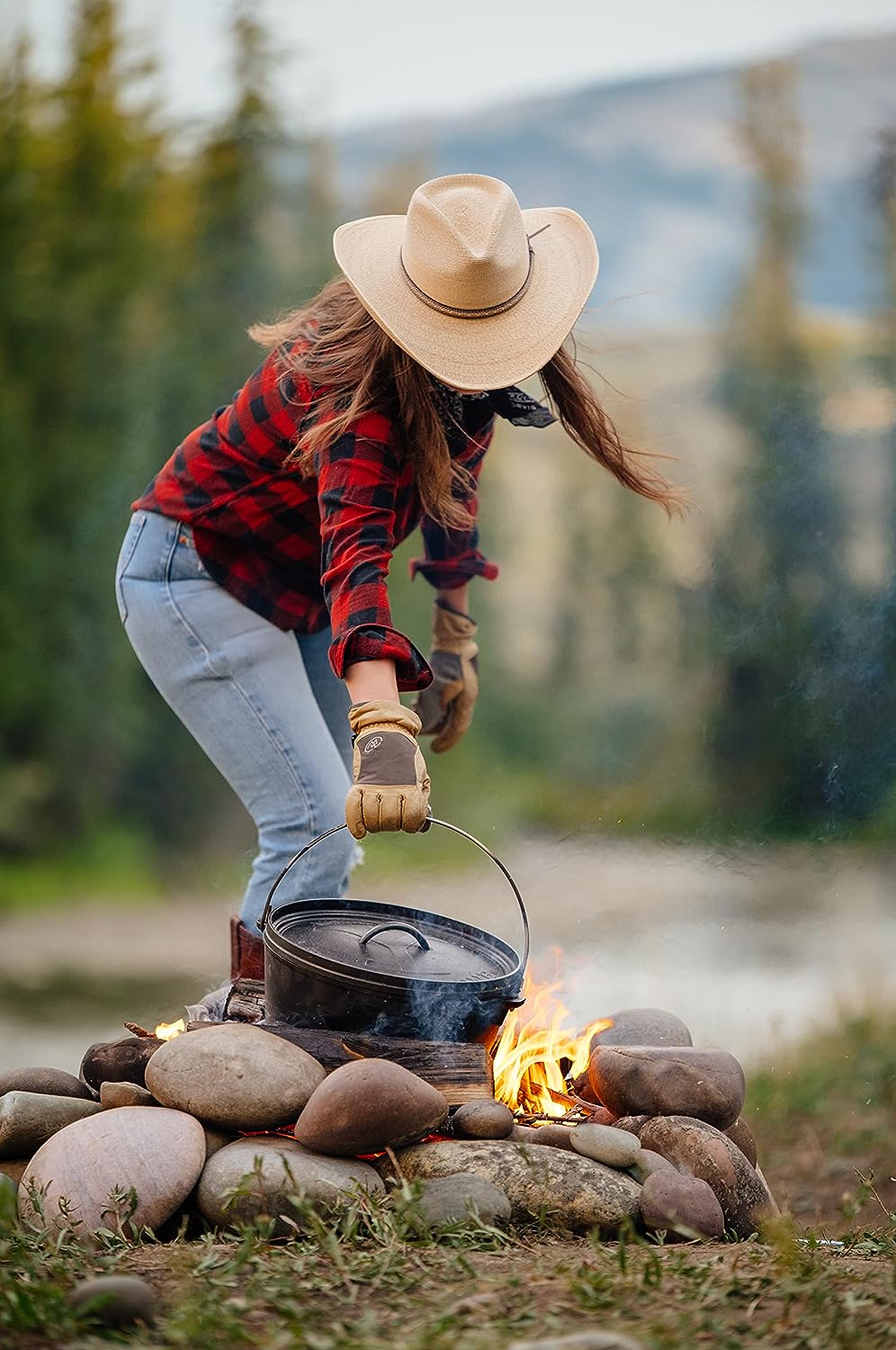 Lodge - Yellowstone 12 Inch / 8 QT Deep Camp Dutch Oven - L12DCOYW