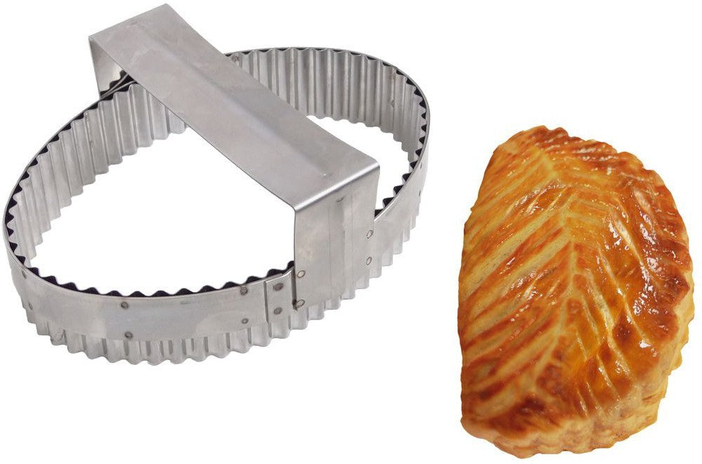 Louis Tellier - 9.44" Stainless Steel Plain Round & Apple Turnover Pastry Cutter with Handle - 845170