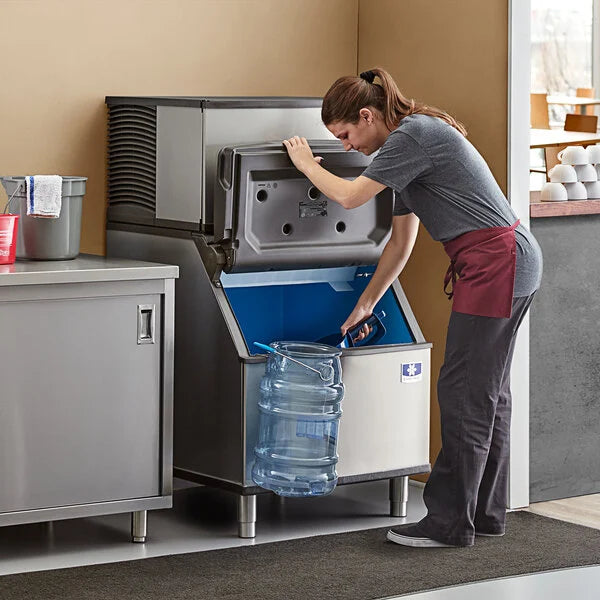 Manitowoc - 365 lbs D-Style Ice Storage Bin - D400