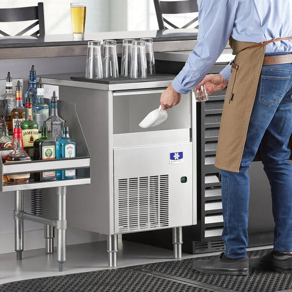 Manitowoc - Undercounter 120V 19.69" Air Cooled Nugget Ice Maker With 220 lbs Production Per 24 Hours - UNP0200A-161