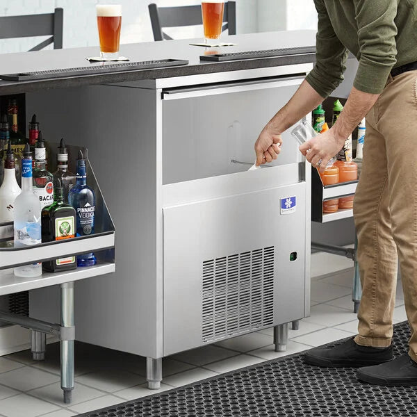 Manitowoc - Undercounter 120V 29.06" Air Cooled Nugget Ice Maker With 325 lbs Production Per 24 Hours - UNP0300A-161